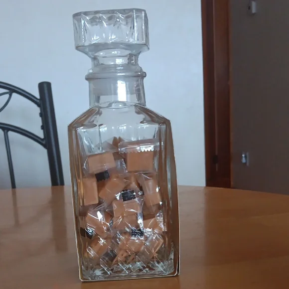Whiskey Or Bourbon Fudge In Glass Decantor NWT - Picture 3 of 5